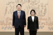 윤 대통령, 김복형 신임 헌법재판관 임명장 수여