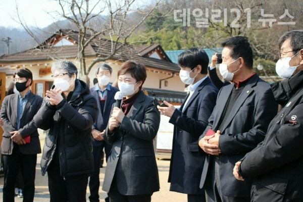 이언주 부산시장 예비후보가 경상북도 구미에 소재한 박정희 전 대통령 생가를 방문했다. [사진=일요부산DB]