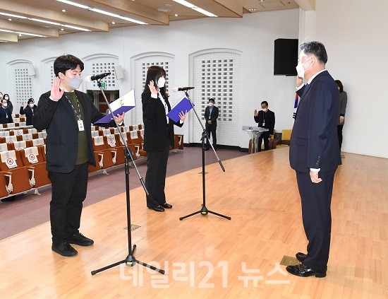 고객감동 민원서비스 실천 다짐 선언 사진 (제공=영도구청) 고객감동 민원서비스 실천 다짐 선언 사진 (제공=영도구청)