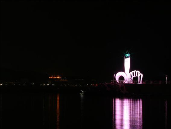 칠암항남방파제등대(야구등대)/출처=부산해수청 칠암항남방파제등대(야구등대)/출처=부산해수청