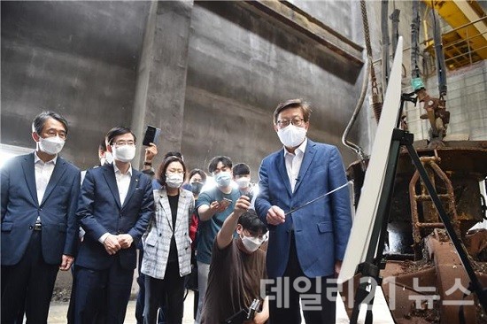 박형준 시장이 15일 오후 다대소각장 개발 방향 및 로드맵을 발표했다.(사진제공=부산시) 박형준 시장이 15일 오후 다대소각장 개발 방향 및 로드맵을 발표했다.(사진제공=부산시)