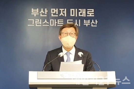30일 오후 2시 부산시청 브리핑룸에서 박형준 부산시장이 "부산을 반려동물 친화도시로 조성하겠다"고 밝혔다.(사진=일요부산) 30일 오후 2시 부산시청 브리핑룸에서 박형준 부산시장이 "부산을 반려동물 친화도시로 조성하겠다"고 밝혔다.(사진=일요부산)