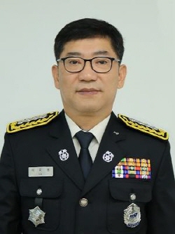 부산 기장소방서장 하종봉. 부산 기장소방서장 하종봉.