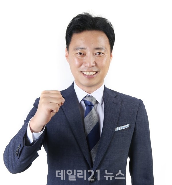 윤오일 예비후보./사진=일요부산DB ▲윤오일 예비후보./사진=일요부산DB