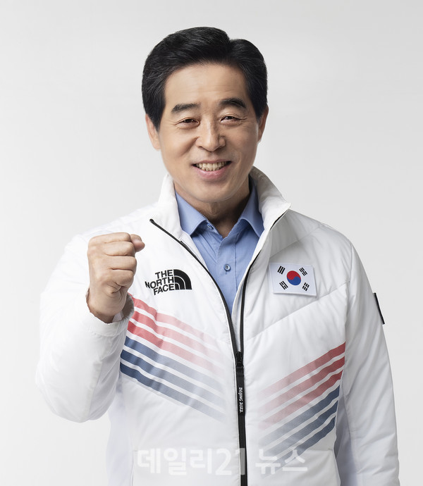 윤화섭 안산시장 범시민 예비후보. 윤화섭 안산시장 범시민 예비후보.