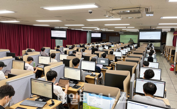 부산대학교가 딥노이드와 함께 노코딩 AI 연구 플랫폼 딥파이(DEEP:PHI)를 활용한 AI 기반 의료영상 분석과 AI 모델링 실습을 통해 의료AI 융합인재 양성에 나선다./사진=부산대 부산대학교가 딥노이드와 함께 노코딩 AI 연구 플랫폼 딥파이(DEEP:PHI)를 활용한 AI 기반 의료영상 분석과 AI 모델링 실습을 통해 의료AI 융합인재 양성에 나선다./사진=부산대