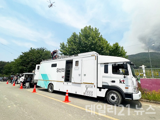 KT가 밀양시 부북면 춘화리에 고객용 이동식 기지국 차량 구축을 완료했다.(사진제공=KT) KT가 밀양시 부북면 춘화리에 고객용 이동식 기지국 차량 구축을 완료했다.(사진제공=KT)