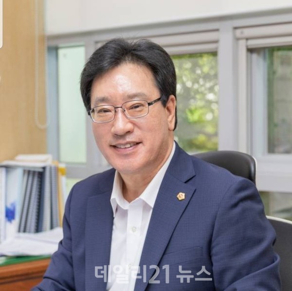 부산시의원 김광명 기획재경위원장./사진= 정다겸 기자 부산시의원 김광명 기획재경위원장./사진= 정다겸 기자