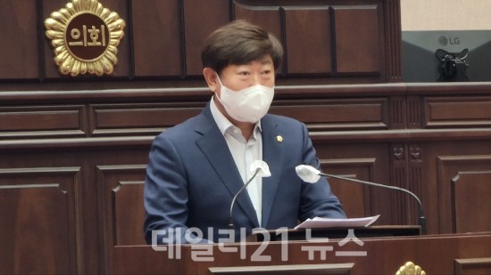 부산시의회 건설교통위원회 이복조 의원(국민의힘, 사하구4)./사진=부산시의회제공 부산시의회 건설교통위원회 이복조 의원(국민의힘, 사하구4)./사진=부산시의회제공