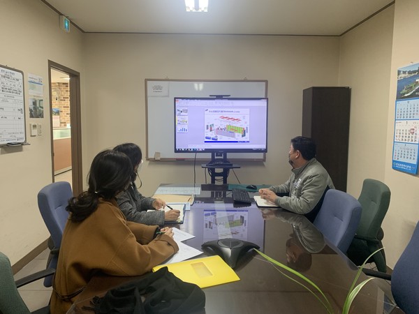 찾아가는 규제개혁신고센터 운영 사진(올해 초 기업 방문모습)./사진=김해시제공 찾아가는 규제개혁신고센터 운영 사진(올해 초 기업 방문모습)./사진=김해시제공