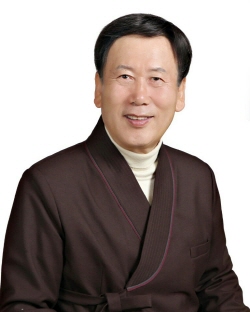 대한민국 헌정회 부산지회 한효섭 회장. 대한민국 헌정회 부산지회 한효섭 회장.