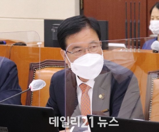 국민의힘 최춘식 의원(경기 포천시·가평군, 농림축산식품해양수산위원회) 국민의힘 최춘식 의원(경기 포천시·가평군, 농림축산식품해양수산위원회)