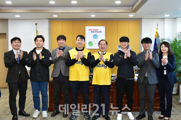 부산시교육청이 전국 시·도교육청 최초로 ㈜샌드박스 네트워크와 협력하여 게임 역기능 예방 교육 및 건전 게임 윤리교육 프로그램을 모든 학교에 보급한다./사진=부산교육청 제공 부산시교육청이 전국 시·도교육청 최초로 ㈜샌드박스 네트워크와 협력하여 게임 역기능 예방 교육 및 건전 게임 윤리교육 프로그램을 모든 학교에 보급한다./사진=부산교육청 제공