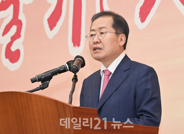 대구시는 2023년을 대구가 다시 힘차게 일어서는 ‘대구굴기(大邱崛起)’의 원년으로 선언하며, 계묘년(癸卯年) 새해 일정을 힘차게 시작한다./사진=대구시 제공 대구시는 2023년을 대구가 다시 힘차게 일어서는 ‘대구굴기(大邱崛起)’의 원년으로 선언하며, 계묘년(癸卯年) 새해 일정을 힘차게 시작한다./사진=대구시 제공