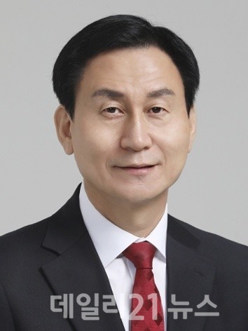 부산시의회 강무길 의원(국민의힘, 해운대구4). 부산시의회 강무길 의원(국민의힘, 해운대구4).