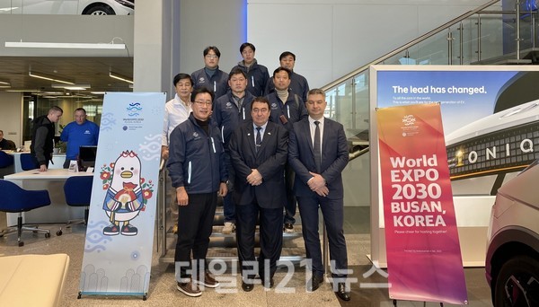 남동유럽을 담당한 김광명 기획재경위원장(남구4)을 단장으로 성현달(남구3), 김태효(해운대구3), 반선호(더불어민주 비례), 박희용(부산진구1), 최도석(서구2), 조상진(남구1) 의원./사진=부산시의회 제공 남동유럽을 담당한 김광명 기획재경위원장(남구4)을 단장으로 성현달(남구3), 김태효(해운대구3), 반선호(더불어민주 비례), 박희용(부산진구1), 최도석(서구2), 조상진(남구1) 의원./사진=부산시의회 제공