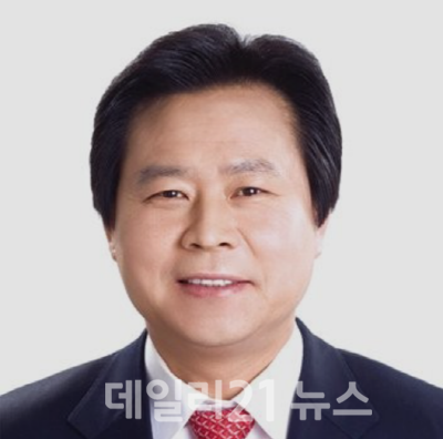 국민의힘 강기윤 의원(창원성산, 보건복지위원회 간사). 국민의힘 강기윤 의원(창원성산, 보건복지위원회 간사).