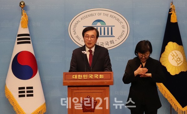 서병수 의원이 국회 소통관 기자회견장에서 출마 요청 입장을 밝혔다./서병수 의원실 제공 서병수 의원이 국회 소통관 기자회견장에서 출마 요청 입장을 밝혔다.2서병수 의원실 제공