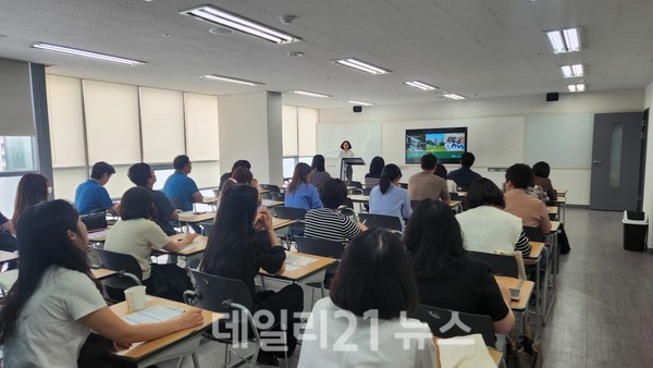 글로컬대학과 지역 동반성장을 위한 직원 교육 실시하고 있다./김해시 제공 글로컬대학과 지역 동반성장을 위한 직원 교육 실시하고 있다./김해시 제공