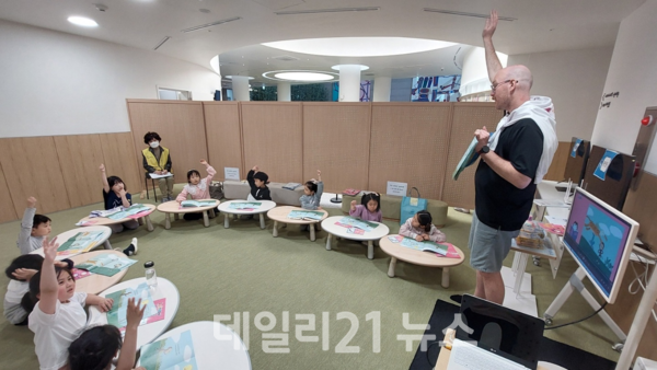 들락날락 영어랑 놀자 프로그램 / 사진 = 부산시 제공 들락날락 영어랑 놀자 프로그램 / 사진 = 부산시 제공