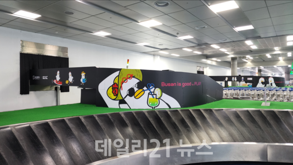 김해공항 연계 부산 도시브랜드 홍보 랩핑 사진. / 사진 = 부산시 제공 김해공항 연계 부산 도시브랜드 홍보 랩핑 사진. / 사진 = 부산시 제공