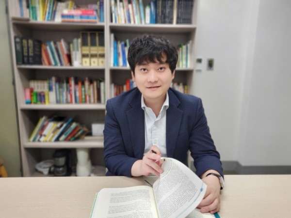 부산외국어대학교 국제무역학과 박증남 교수. 부산외국어대학교 국제무역학과 박증남 교수.