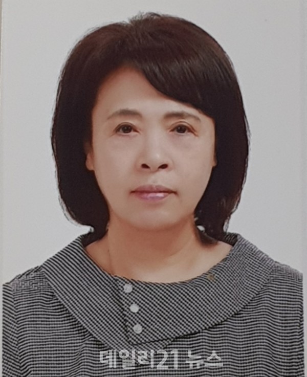 김영순 한국미협초대작가 부산서화회 회장. 김영순 한국미협초대작가 부산서화회 회장.